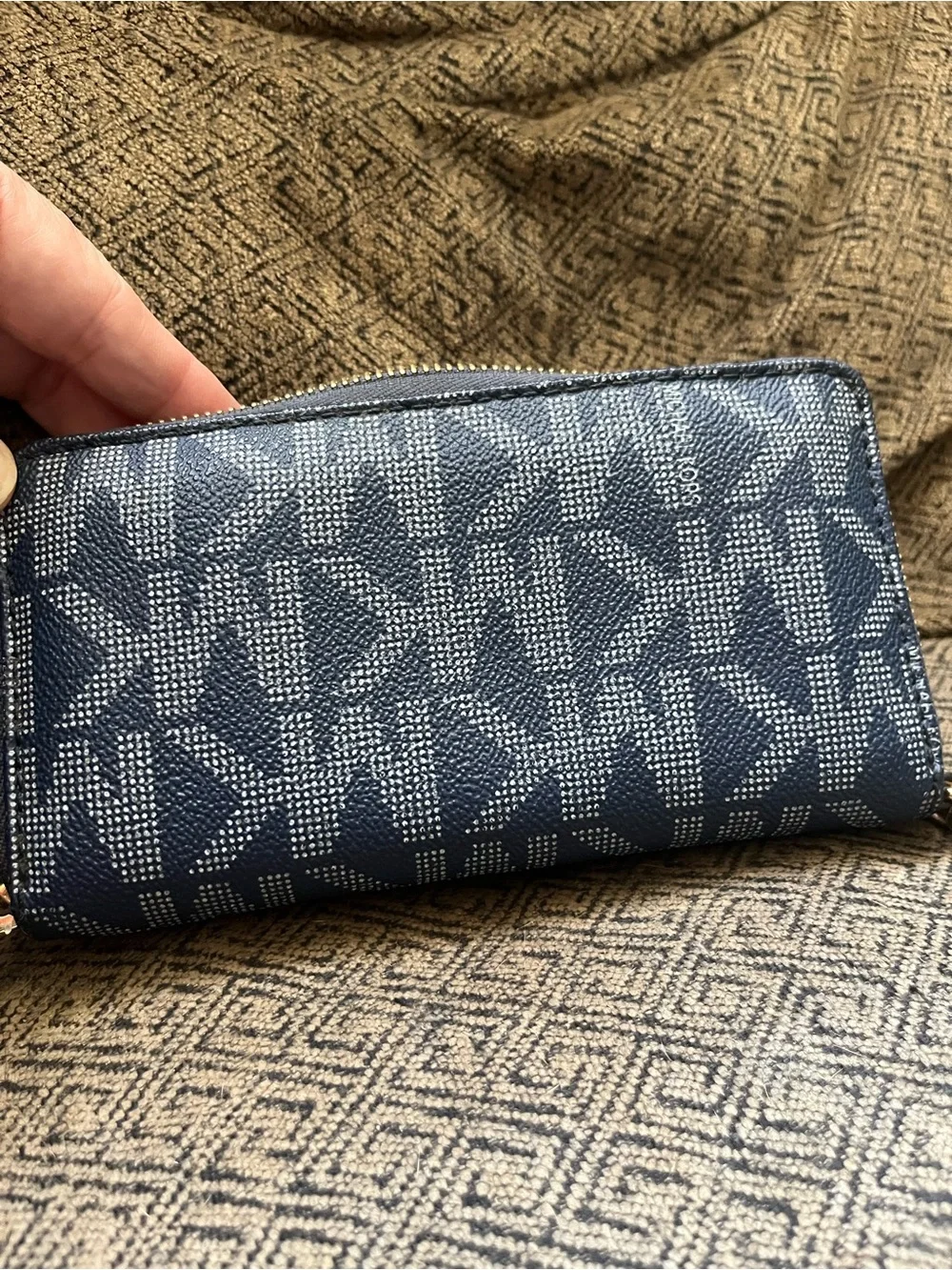 Michael Kors zip around